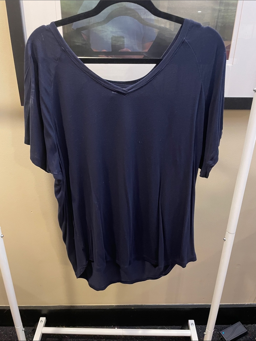 Cabi. XL. Women's Navy V-Neck Short Sleeve Top - Relaxed Fit